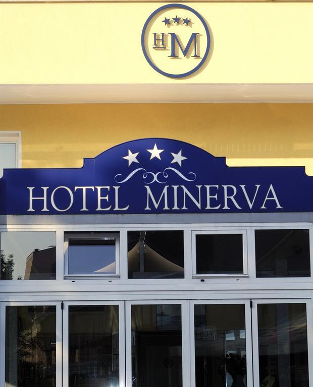 Hotel Minerva Ліньяно-Сабб'ядоро Екстер'єр фото
