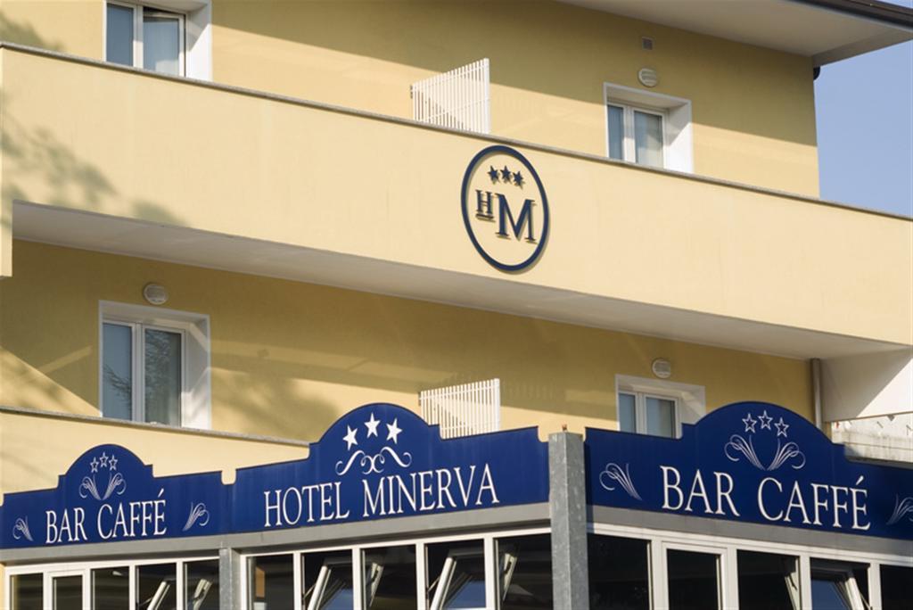 Hotel Minerva Ліньяно-Сабб'ядоро Екстер'єр фото